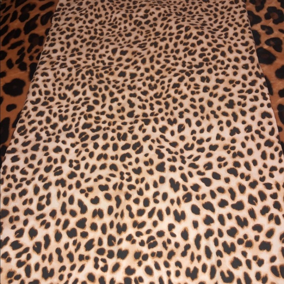 Vs pink body pillow and throw pillow rare - Picture 2 of 3